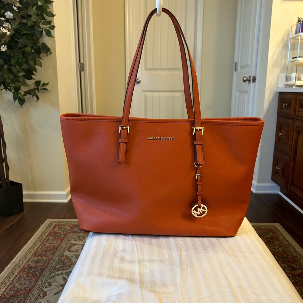 💼 Michael Kors Designer Bag – Orange. Retails for $300